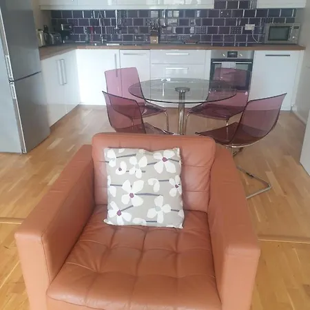 Amazing 2 Bed 2 Bath Apartment City Centre Free Secure Parking Cardiff Exterior photo
