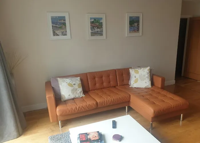 Amazing 2 Bed 2 Bath Apartment City Centre Free Secure Parking